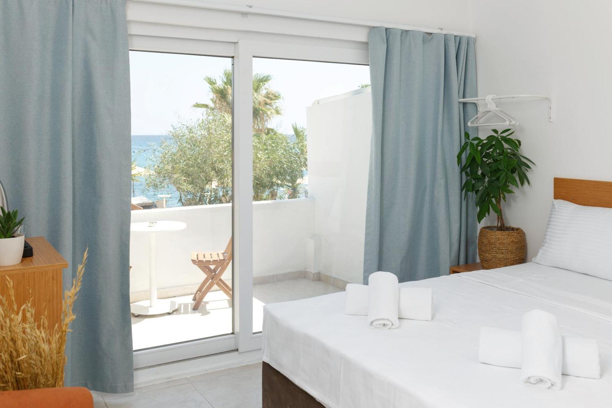 Azure Bay Hotel Ayvaryara Kültér fotó