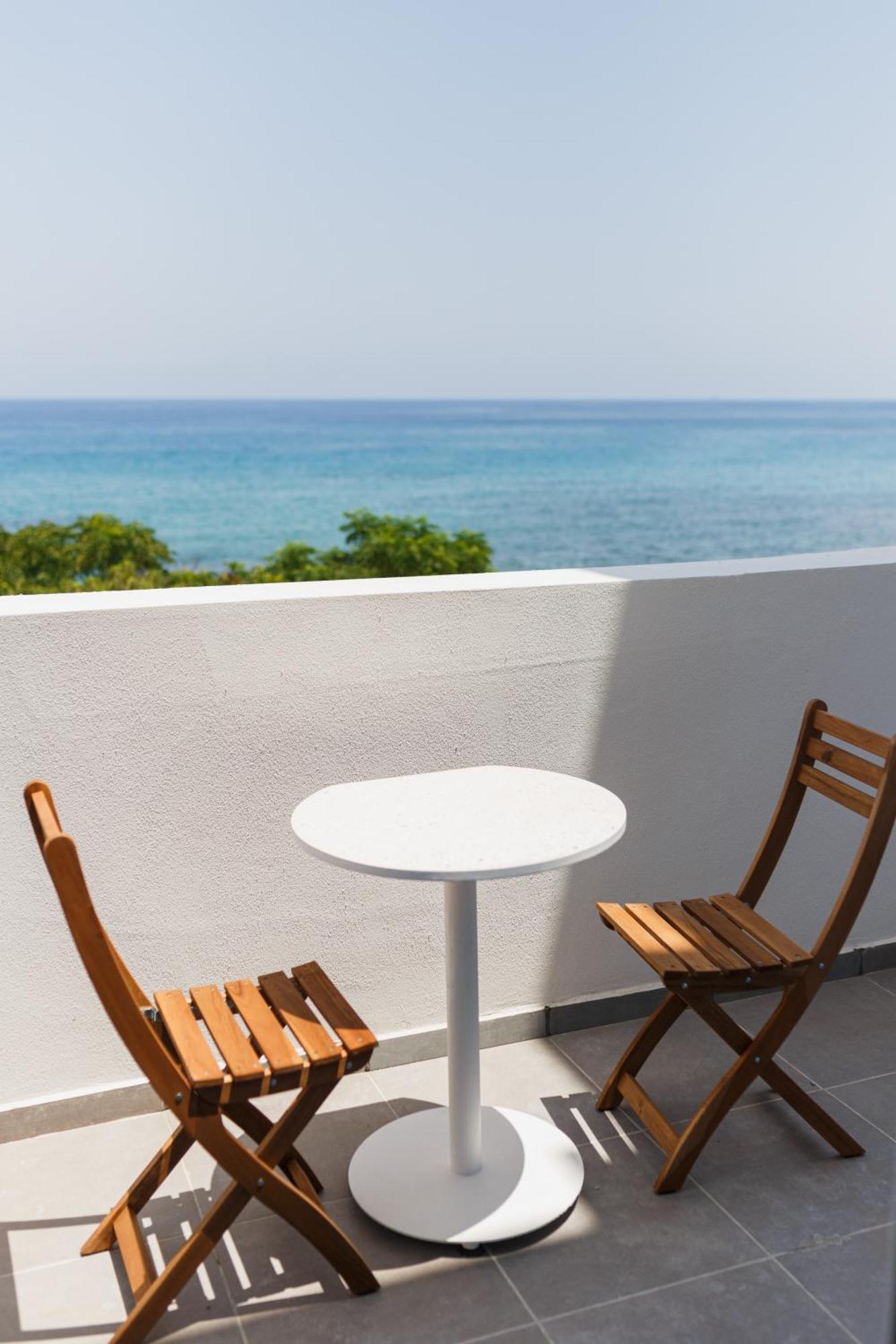 Azure Bay Hotel Ayvaryara Kültér fotó