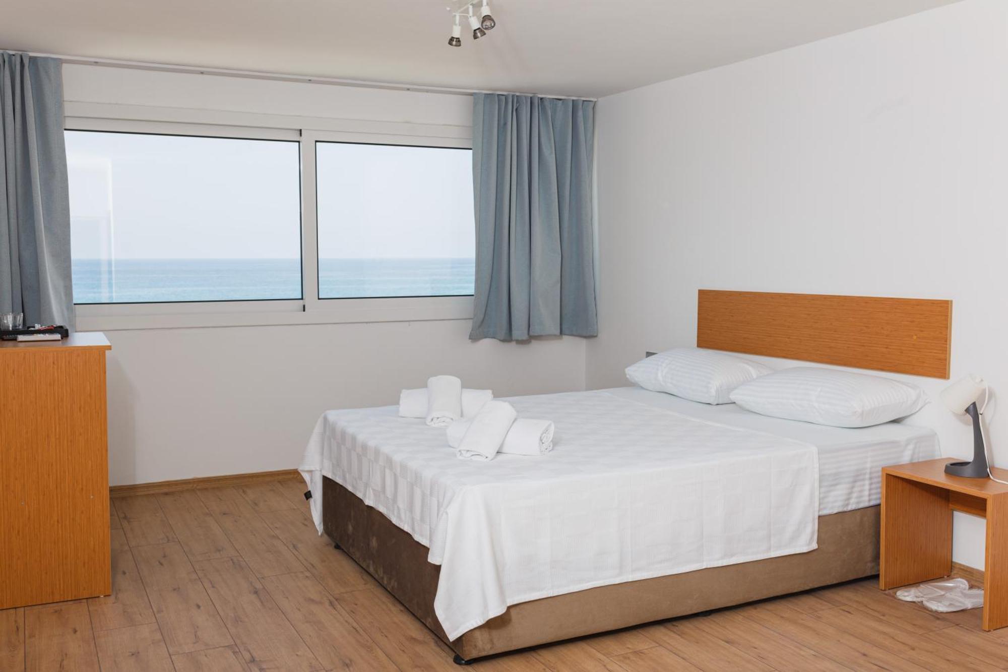 Azure Bay Hotel Ayvaryara Kültér fotó