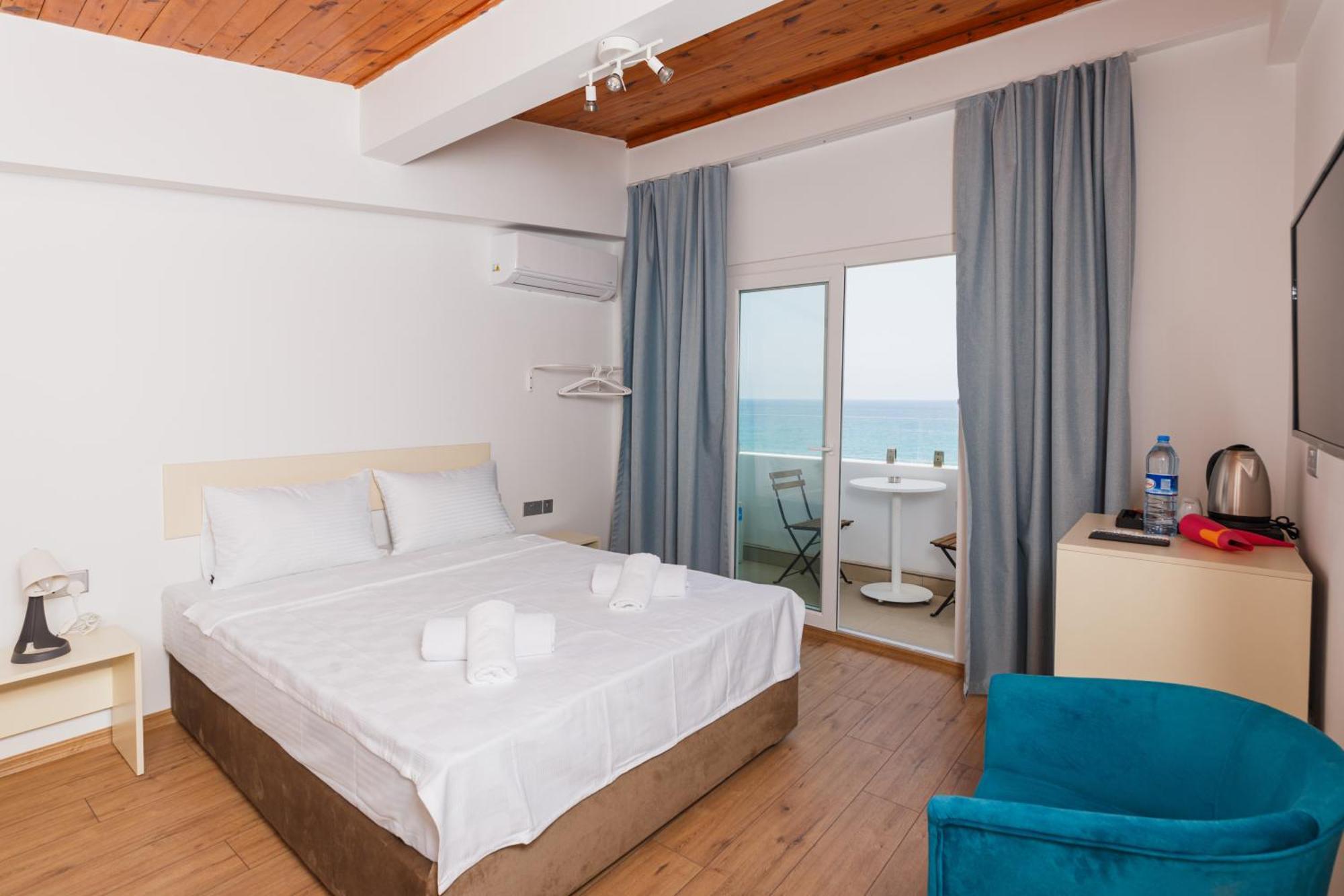 Azure Bay Hotel Ayvaryara Kültér fotó