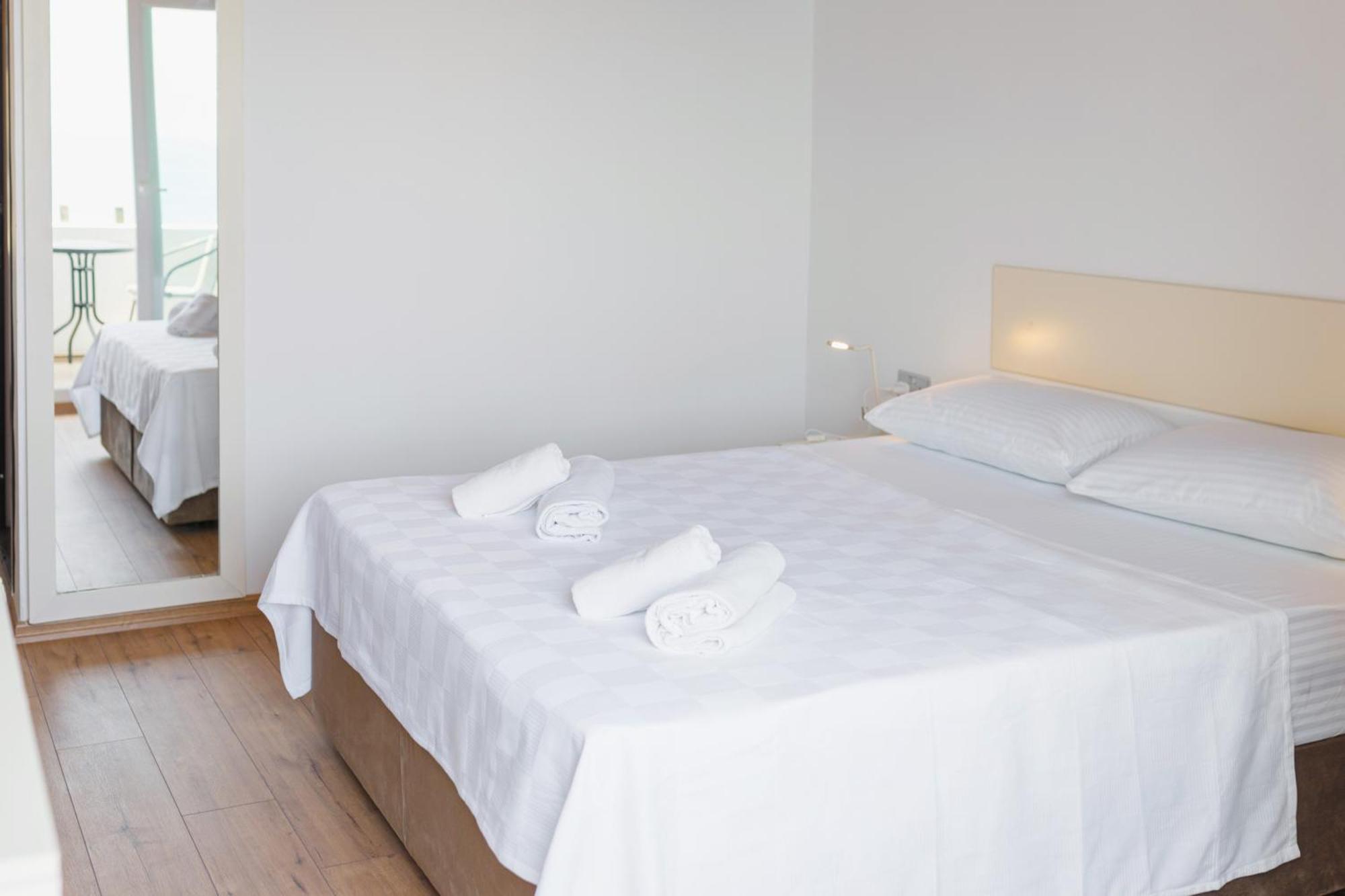 Azure Bay Hotel Ayvaryara Kültér fotó